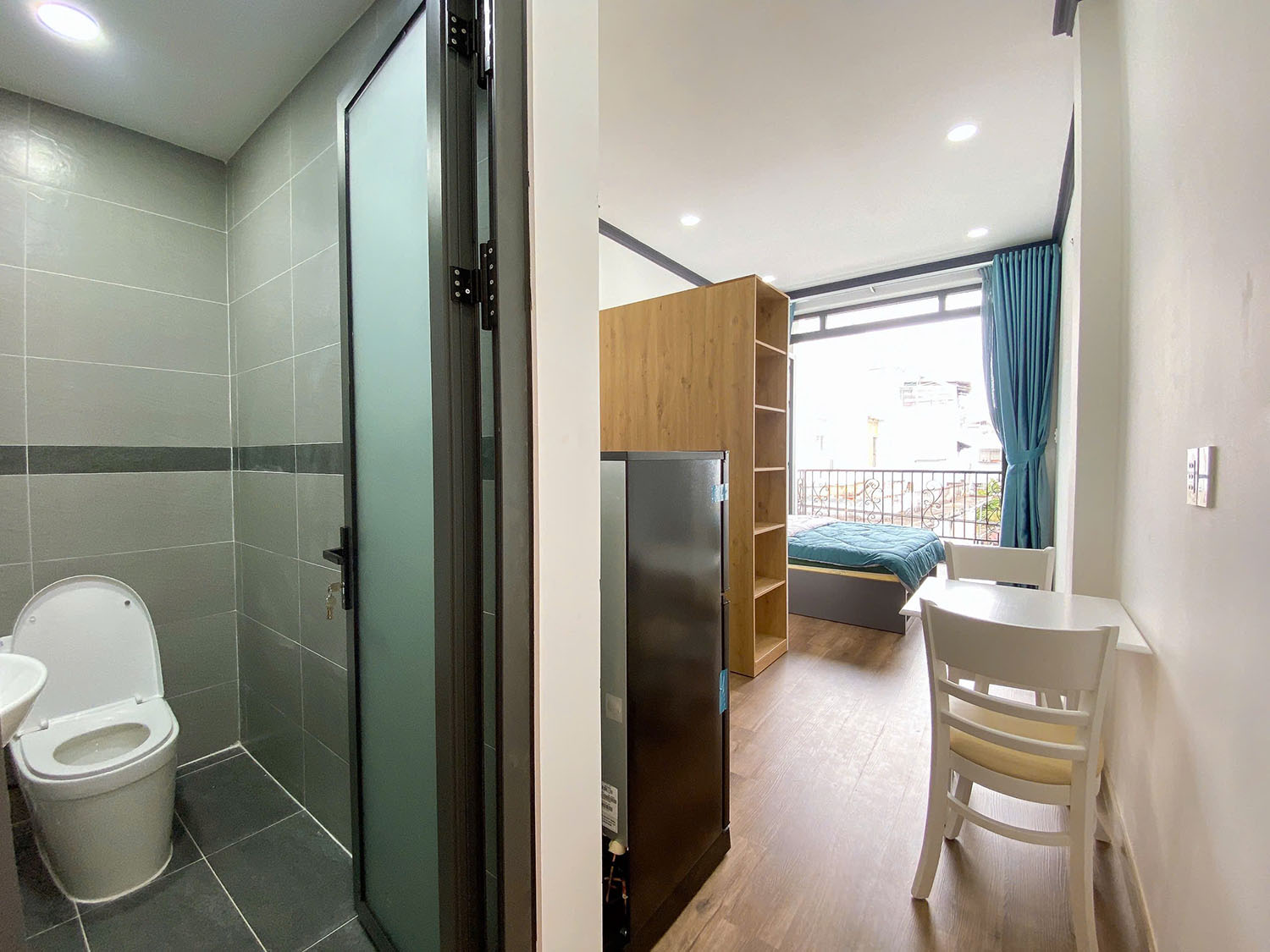 Nhà phố 2 lầu, sân thượng (3,5mx17m) gồm mặt bằng k.doanh và 6 phòng d.vụ Đường Nguyễn Thanh Tuyền